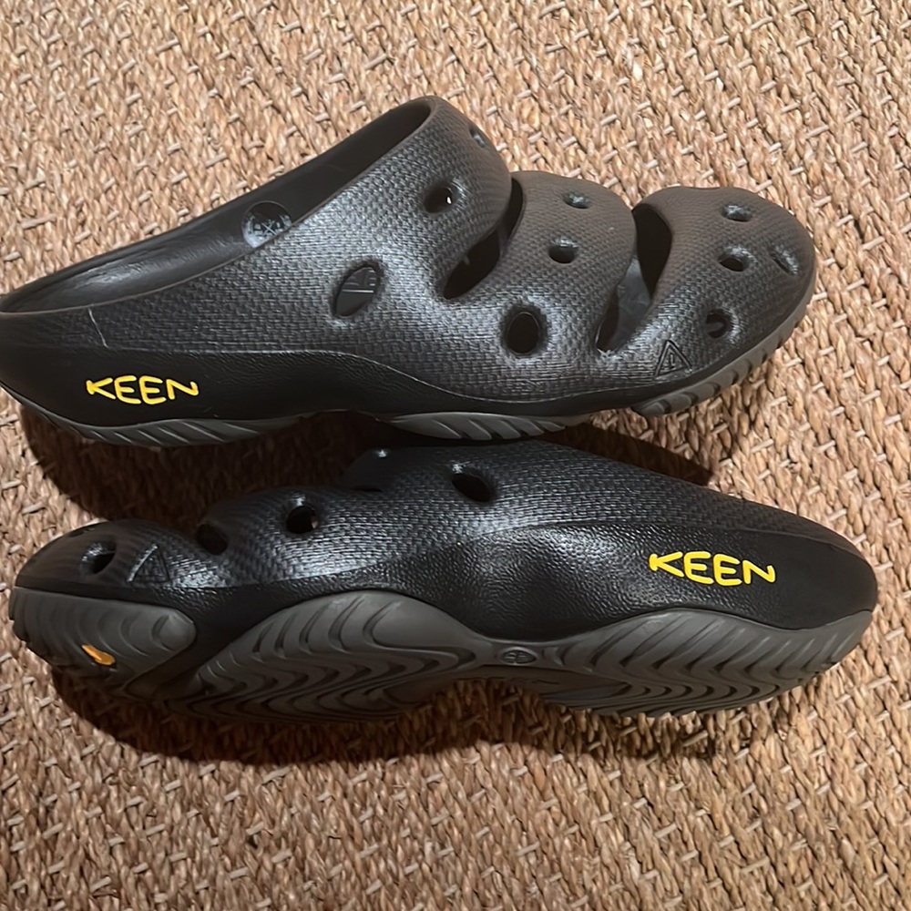Keen Men’s Yogui Water Shoes, size 9